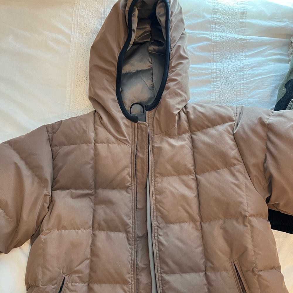 Women Eddie Bauer hooded down jacket, size med, EUC